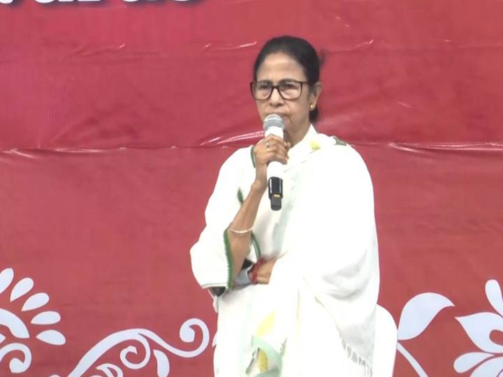 Mamata Banerjee and others pay tribute to former PM Indira Gandhi