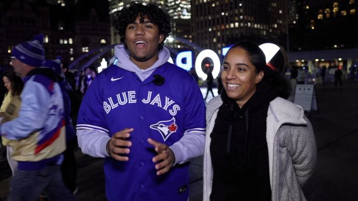 Blue Jays fans score World Series tickets at Game 1 watch party