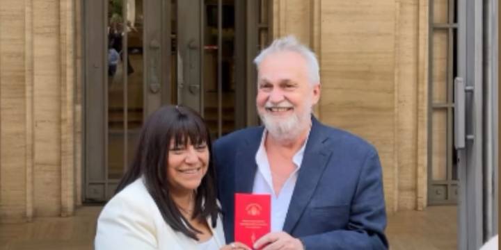 David Lebón se casó con su manager en una ceremonia íntima: músicos, canciones y el momento más emotivo