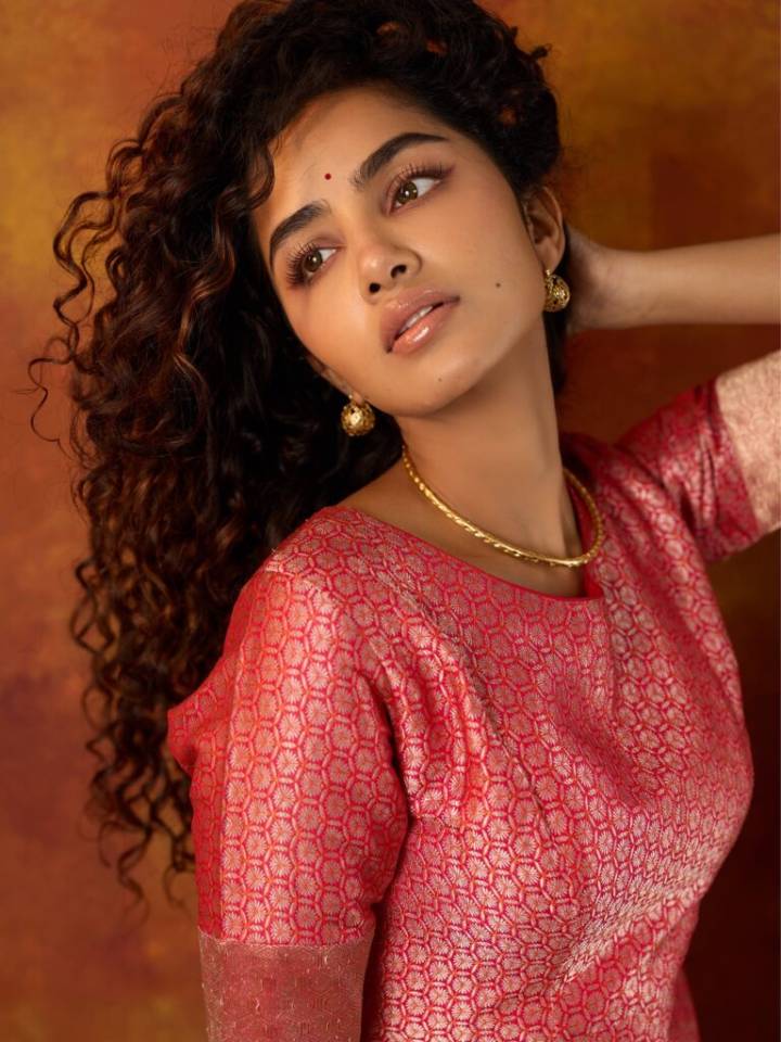 Anupama Pours Sensual Grace Into Silken Waves