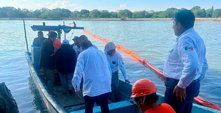 Pemex recupera más de 2.5 millones de litros de hidrocarburo en el río Pantepec