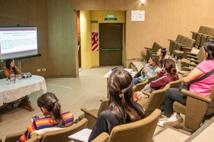 Educación acompaña a quienes sufren violencia de género