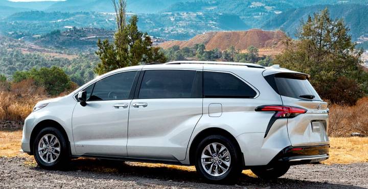 ¿Tienes una Sienna híbrida? Toyota lanza llamado por falla en asientos