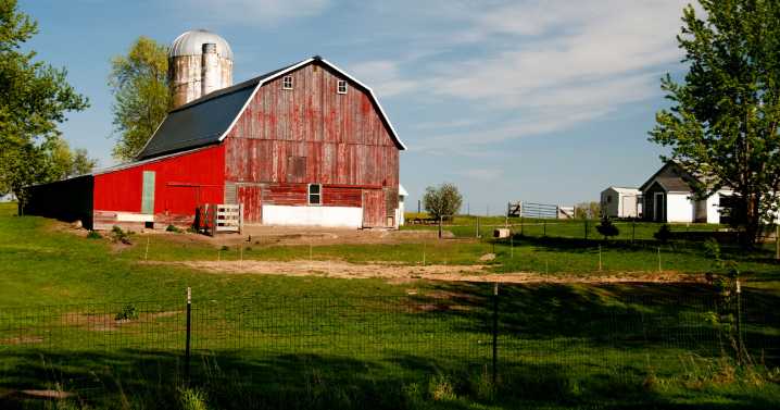 DNC chair looks to connect with Wisconsin farmers in push to flip rural districts