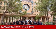 Manuel Serrano recibe a los policías locales que han concluido su formación "y están al servicio de los ciudadanos, como garantía de libertad y seguridad"