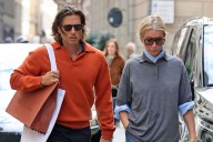 Gwyneth Paltrow’s Baggy Jeans Are Polished but Comfortable