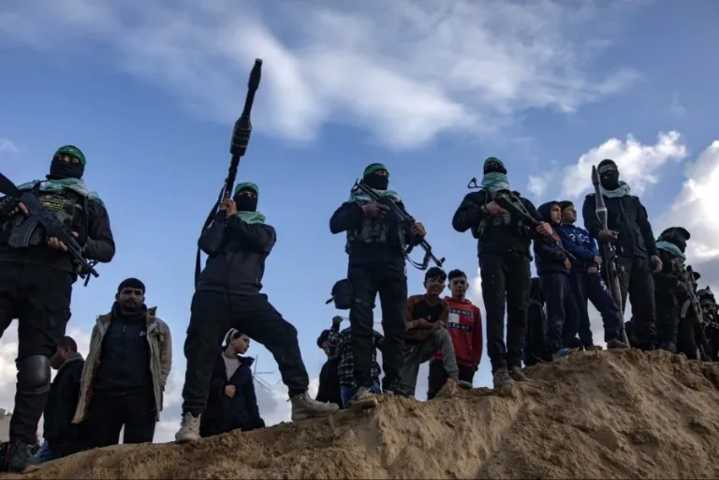 Los combatientes de Hamás refuerzan su control en Gaza, ensombreciendo el futuro del alto al fuego