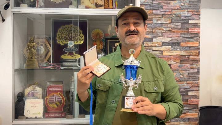 Photographer From Chhatrapati Sambhajinagar Wins Silver Award At World Bird Photographer of the Year Event