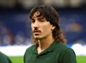 Soccer-Cycling to training and second-hand shoes, Betis’s Bellerin wins green award