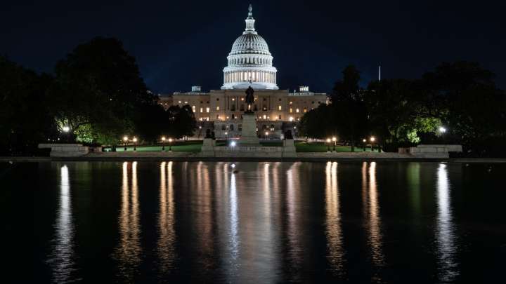 Cierra Gobierno de Estados Unidos; "Shutdown" Paraliza Servicios y Salarios de Funcionarios