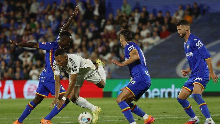 Mbappé desatasca al Real Madrid con el Getafe con diez