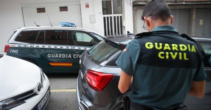 Positivo en cocaína y otras drogas un conductor de transporte escolar que viajaba con menores en Ourense