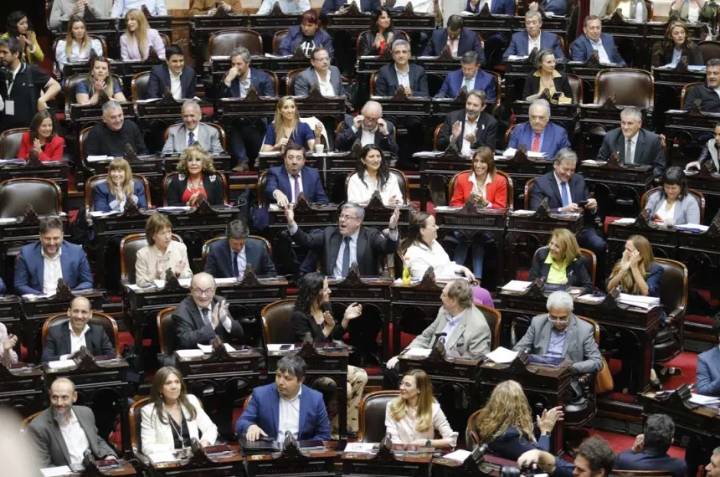 Fracasó el intento opositor por cambiar la coparticipación del impuesto a los combustibles