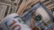 La cantidad de personas que compraron dólar oficial creció 50% en los últimos dos meses