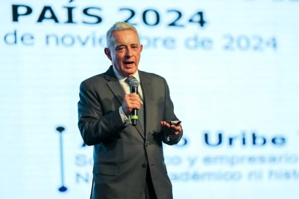 “El problema es el gobierno que todo lo destruye”: Álvaro Uribe Vélez