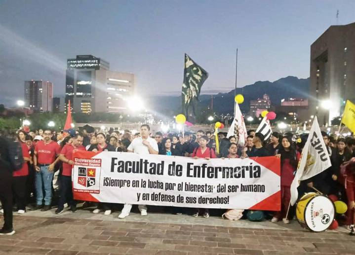 Recuerdan con marcha la masacre del 2 de octubre