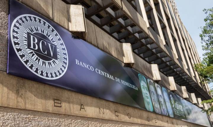 BCV ajusta tarifas bancarias: Primer aumento en tres años impacta cajeros, tarjetas y pago móvil