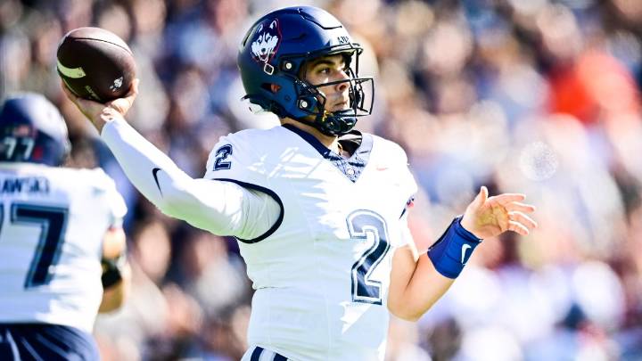 Fagnano’s career-high 362 yards and 4 TDs lead UConn past Boston College 38