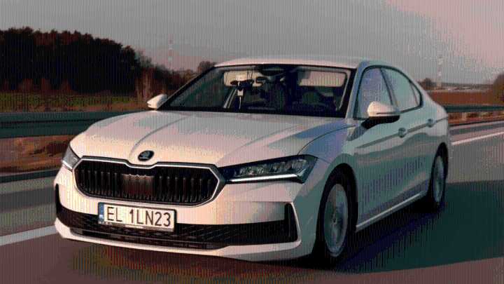 Skoda Superb Sets Guinness World Record for Longest Distance on a Single Tank