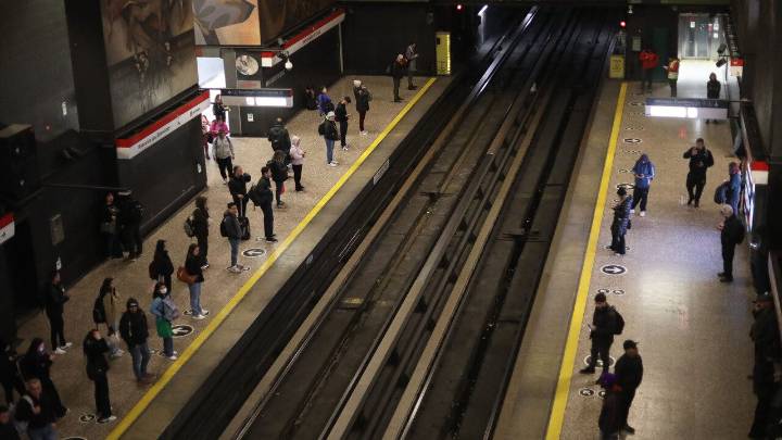 Metro tendrá horario extendido por concierto de Linkin Park: Revisa las estaciones que cerrarán más tarde