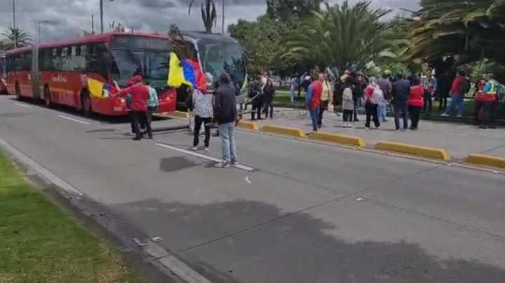 TransMilenio en emergencia: estaciones cerradas y caos vial por protestas estudiantiles