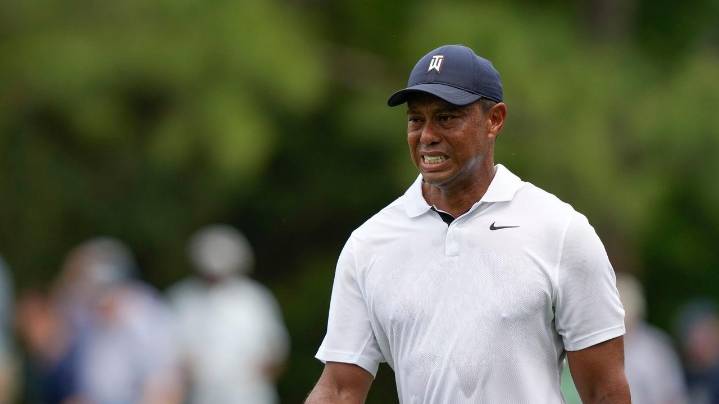 Tiger Woods has a seventh back surgery to have disk replaced