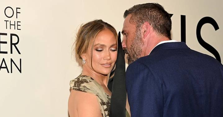 Jennifer Lopez and Ben Affleck Cozy Up on Red Carpet After Divorce