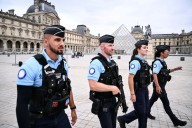 Museo Louvre reabre sus puertas tres días después del robo de joyas