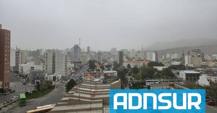 12:52 Alerta naranja por vientos de hasta 120 km/h en Comodoro: suspensión de clases en escuelas y corte de ruta