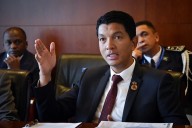 La Asamblea Nacional de Madagascar vota a favor de destituir al huido presidente Rajoelina