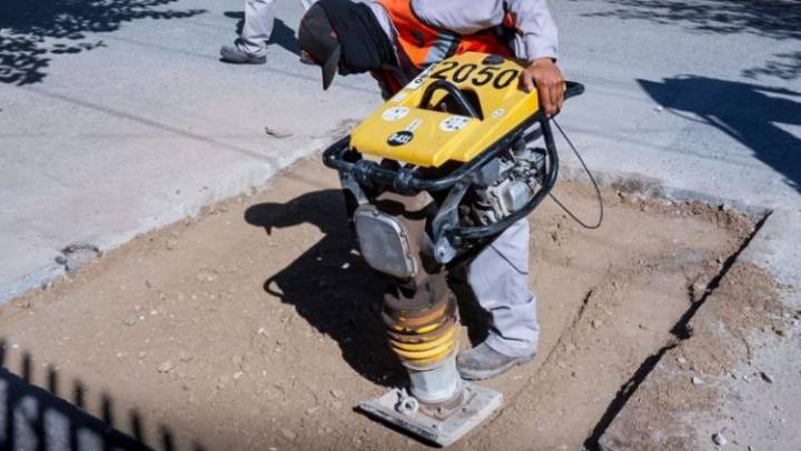 JMAS repara 129 baches, zanjas y banquetas en cuarta zona de Juárez