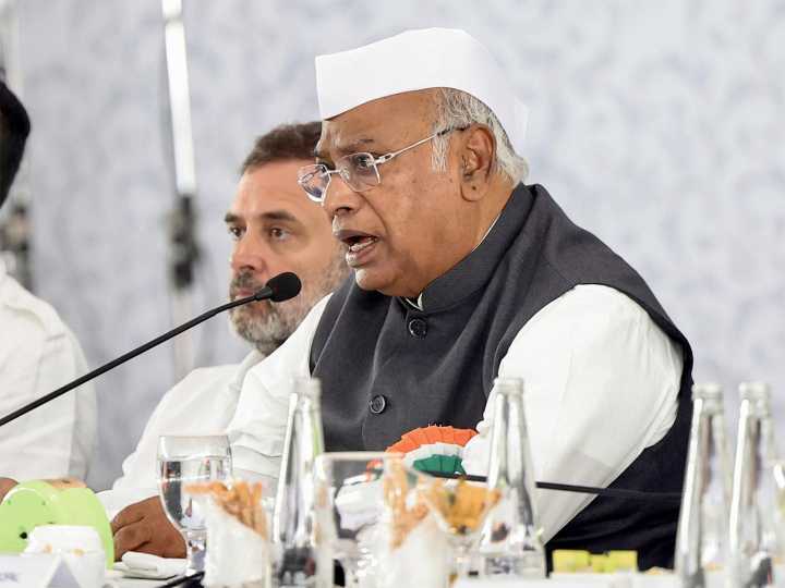 Kharge chairs CEC meet in Delhi