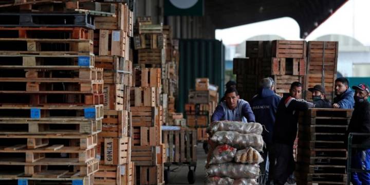 El fuerte aumento de los ingresos laborales de las familias fue clave en la caída de la pobreza