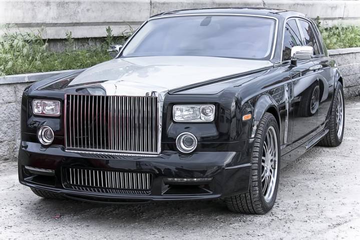 Armed robbers steal $491K Rolls-Royce and valuables in early