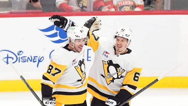 Sidney Crosby's two goals and an assist lead Penguins to 5