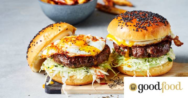 Beef burger receipe: Chinese flavours and chilli crisp chips