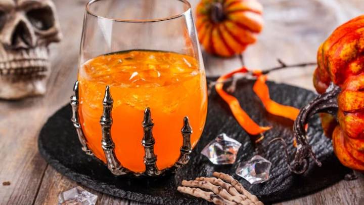 Hosting a Halloween night? These spooky beer cocktails are a MUST try for your horror night party