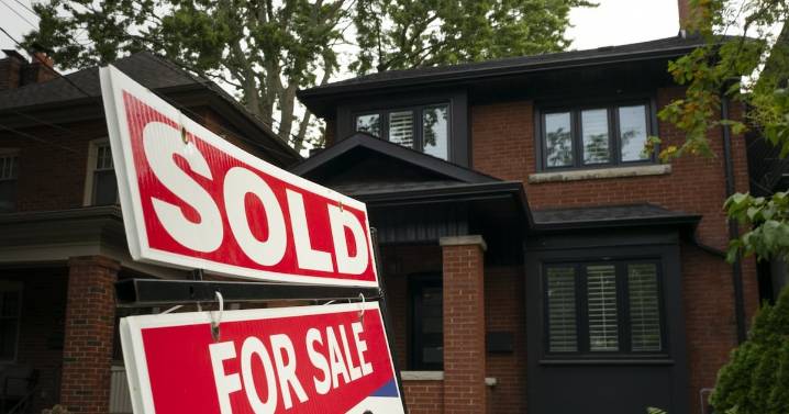 Toronto real estate: Average sale price down from last year
