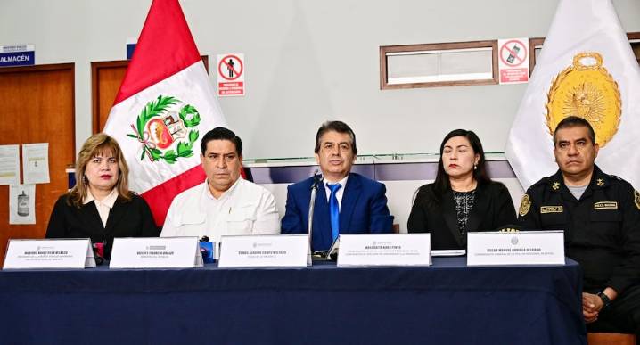 Ministro del interior anuncia protección permanente a fiscal por amenazas de delincuentes: “Nos han declarado la guerra” Fiscal Margarita Haro denunció que banda ‘Los Pepes’ la amenazó para que no inv