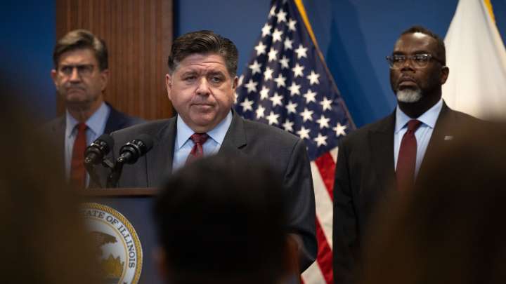 Court allows Trump’s Texas troops to head to Chicago