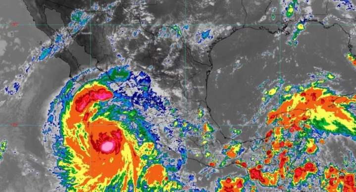 Huracán Priscilla se intensificará a categoría 3 este martes: Sheinbaum