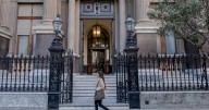 Dólar alcanza el techo de la banda y fuerza nueva intervención del Banco Central argentino