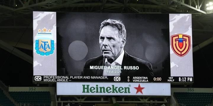 El respetuoso minuto de silencio en Miami en honor a Miguel Ángel Russo antes del partido entre Argentina y Venezuela