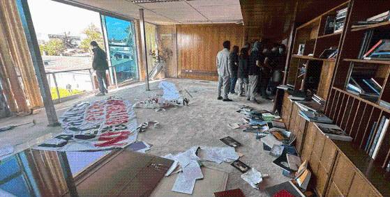 Desalojan toma de casi un mes en la Usach y rector denuncia daños y robos