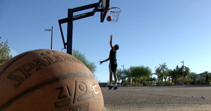 Birth certificate dispute keeps Arizona teen from boys' basketball team