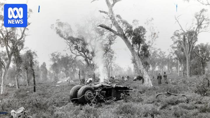 Australia's worst peacetime aviation disaster memorialised on 75th anniversary