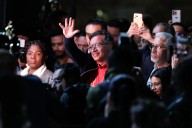 Niegan combustible a avión de presidente Petro en aeropuerto de Madrid por 'Lista Clinton'