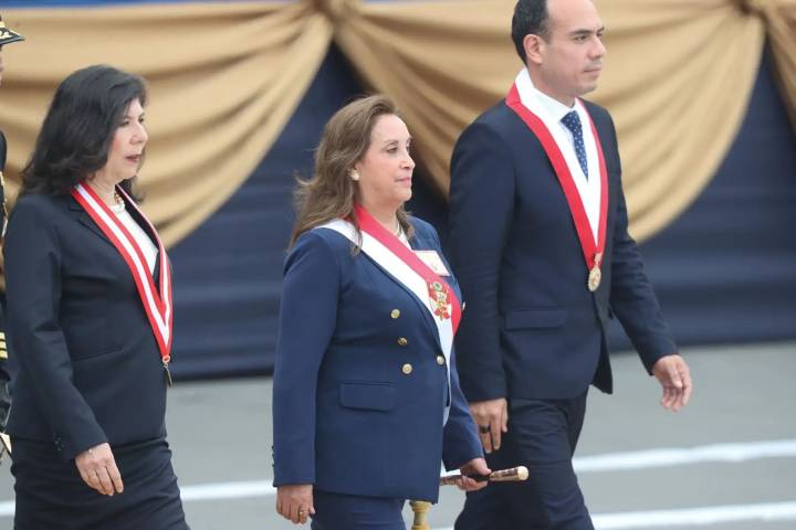Presidenta Dina Boluarte rindió homenaje a almirante Miguel Grau