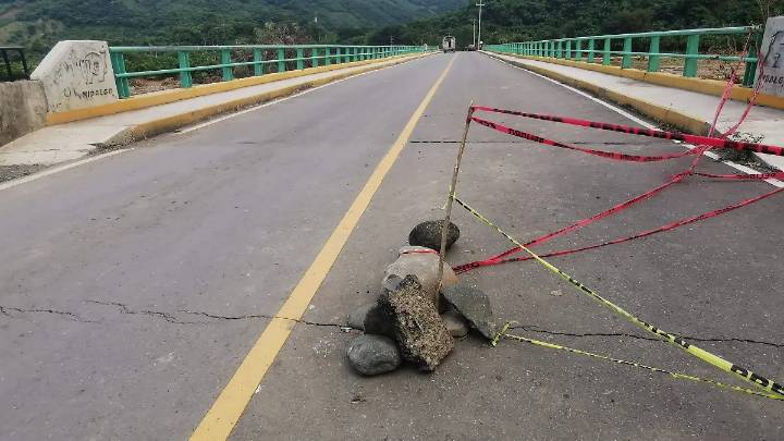Lluvias en Hidalgo: Tras daños a puente en Yahualica, autoridades prohíben paso de unidades pesadas