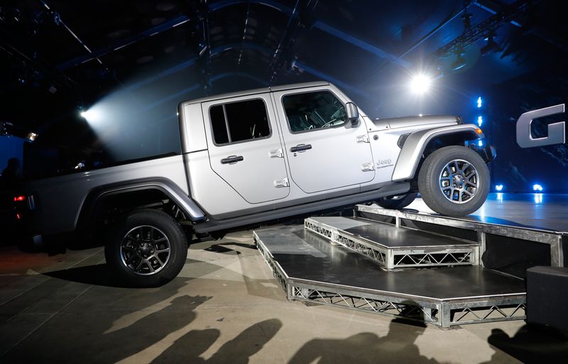 US opens probe into more than 232,000 Chrysler vehicles over instrument panel issue
